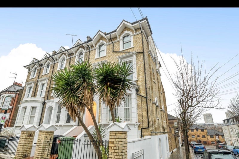 Room Ridgmount Road in Greater London