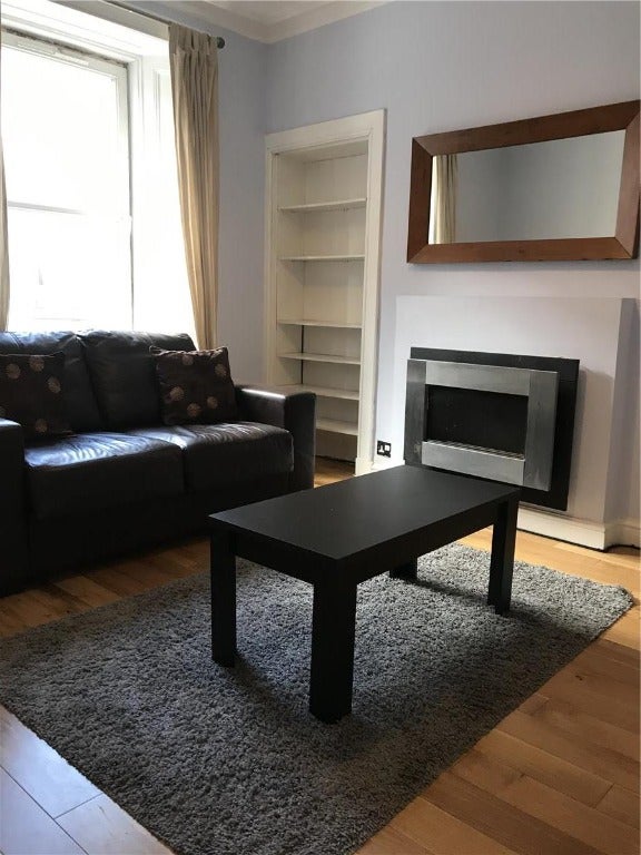 Flat Broughton Road in City of Edinburgh