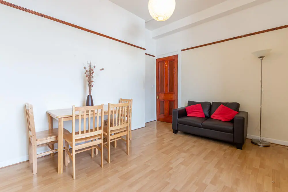 Flat Broughton Road in City of Edinburgh