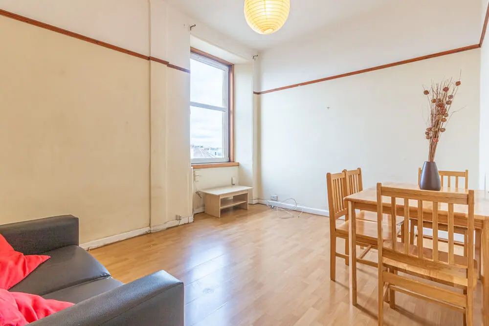 Flat Broughton Road in City of Edinburgh