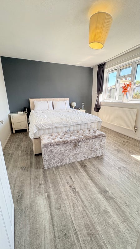 Room Kingsdown Road in Greater London