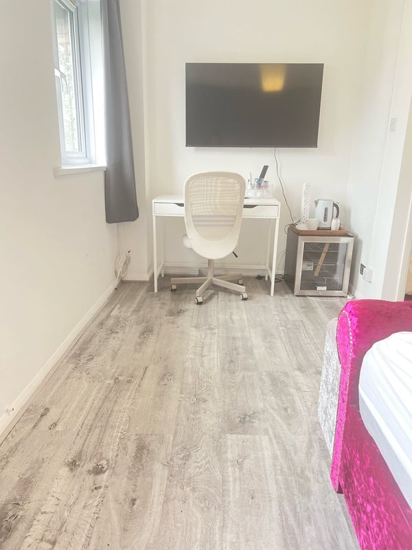 Room Kingsdown Road in Greater London