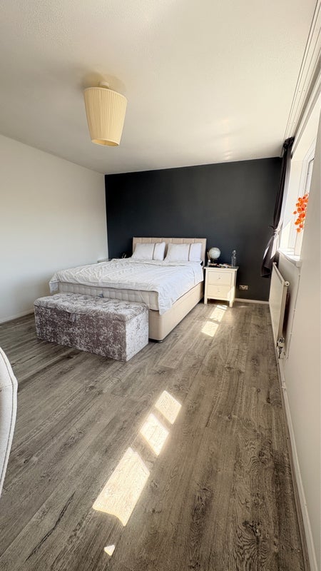 Room Kingsdown Road in Greater London