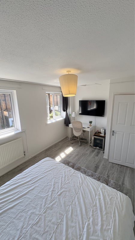 Room Kingsdown Road in Greater London