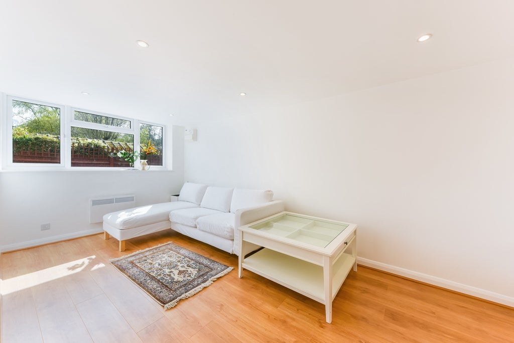 Flat Richmond Road in Greater London
