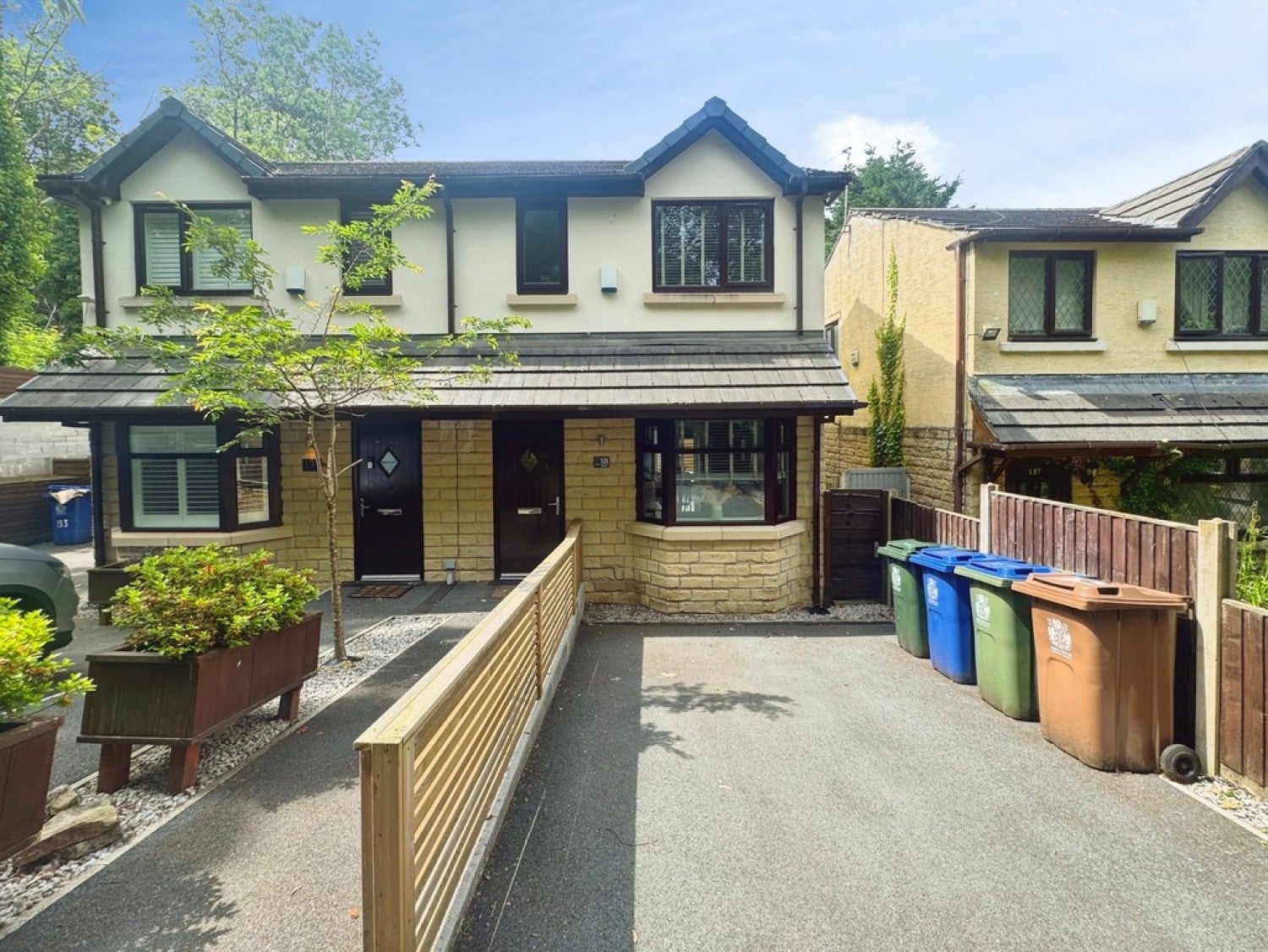 House Belfield Lane in Milnrow