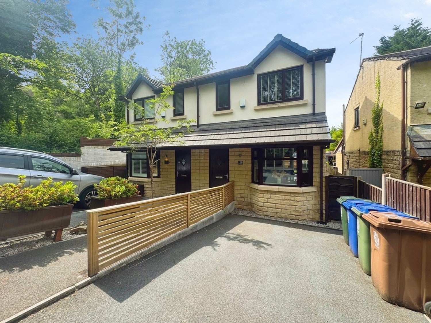 House Belfield Lane in Milnrow