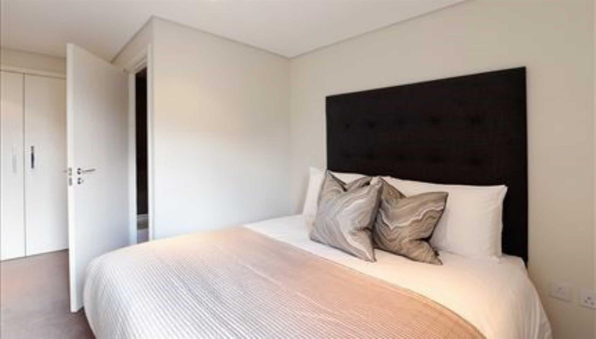 Flat Merchant Square in City of Westminster