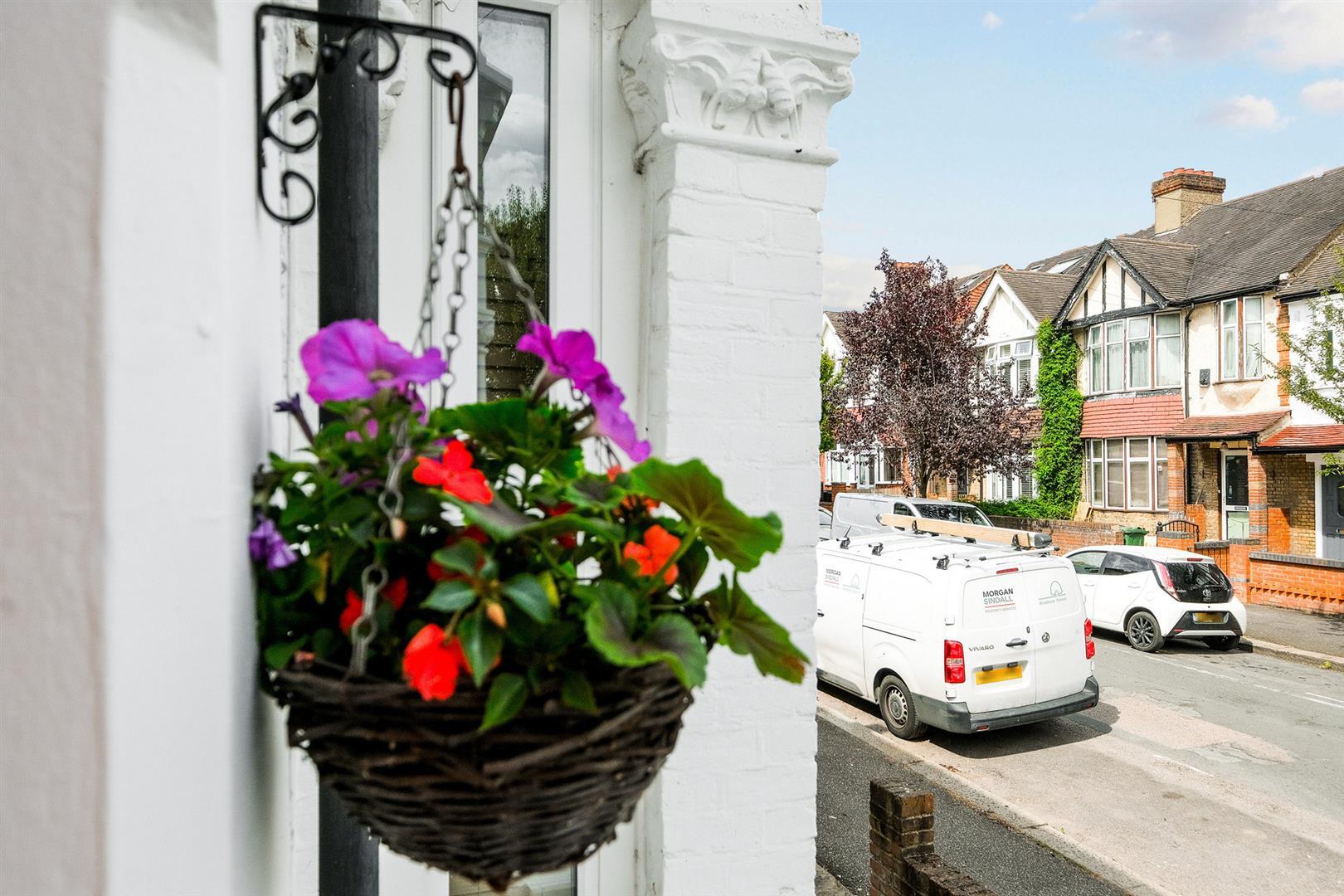 Flat Folkestone Road in Greater London