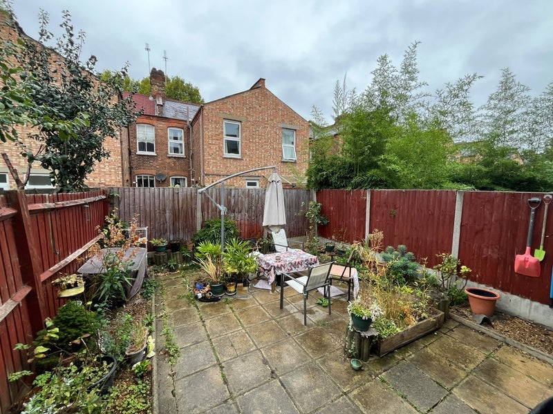 Room Hewitt Avenue in Greater London