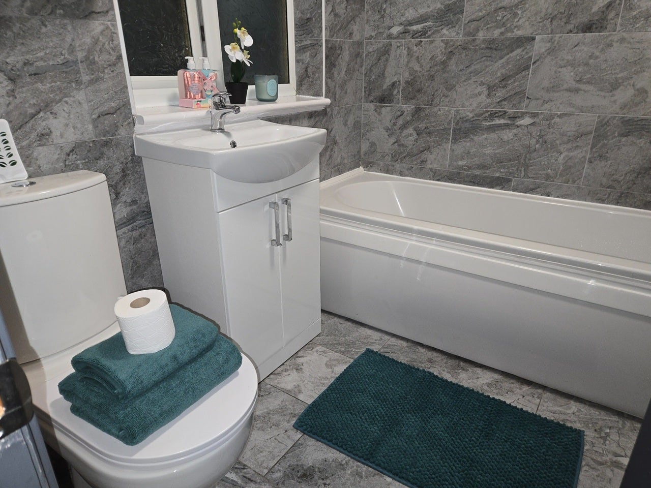 Room Cricklade Avenue in Greater London
