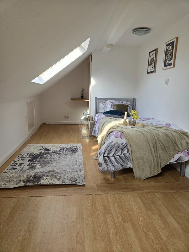 Room Cricklade Avenue in Greater London