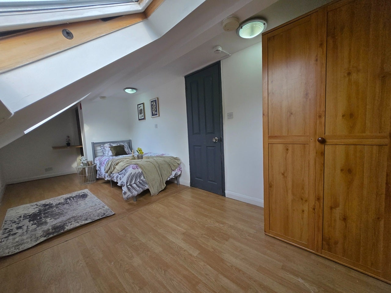 Room Cricklade Avenue in Greater London