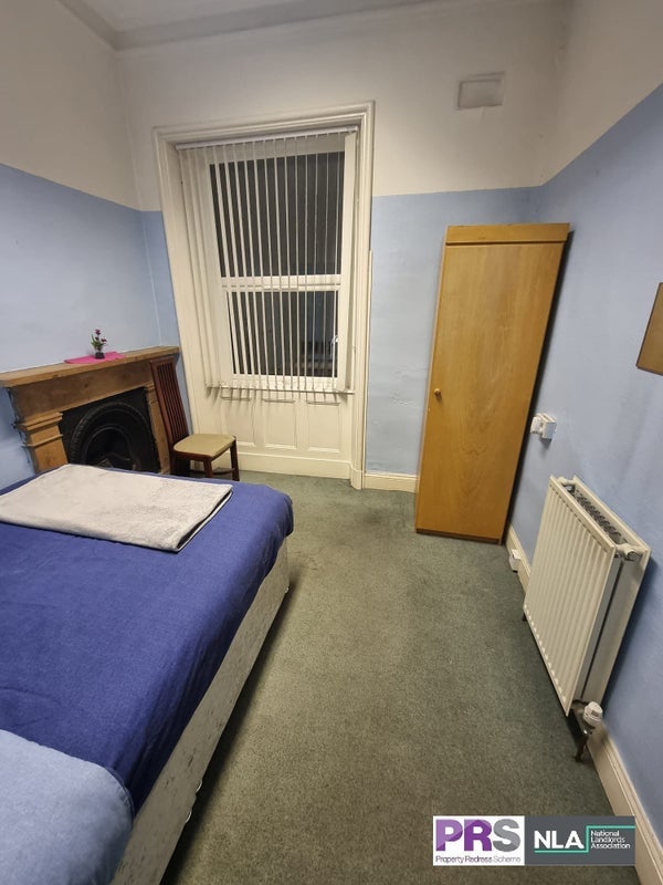 Room Hallfield Road in Bradford