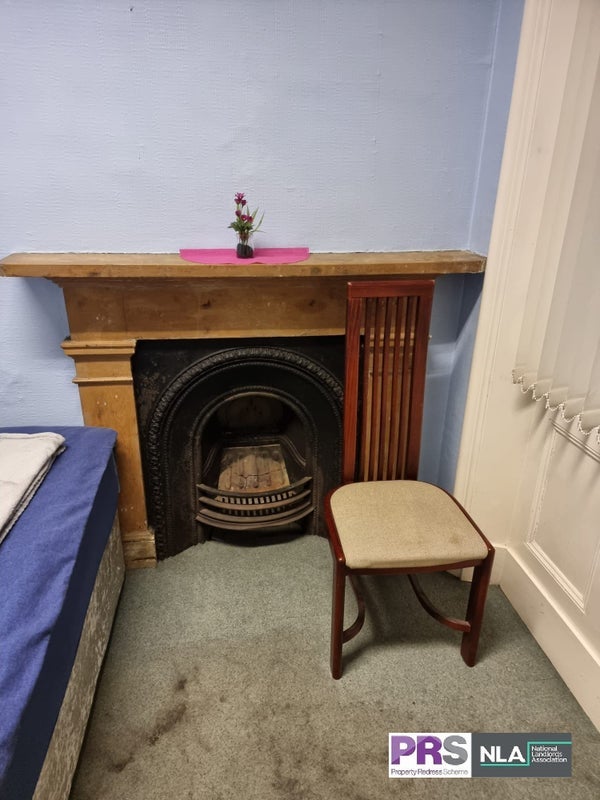 Room Hallfield Road in Bradford