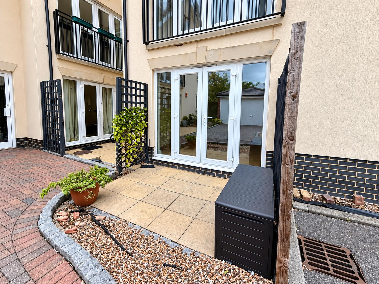 Flat East Street in Epsom and Ewell