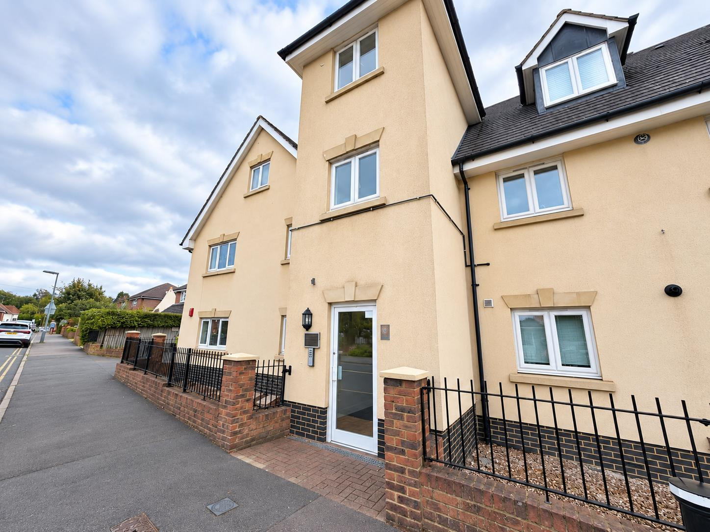 Flat East Street in Epsom and Ewell