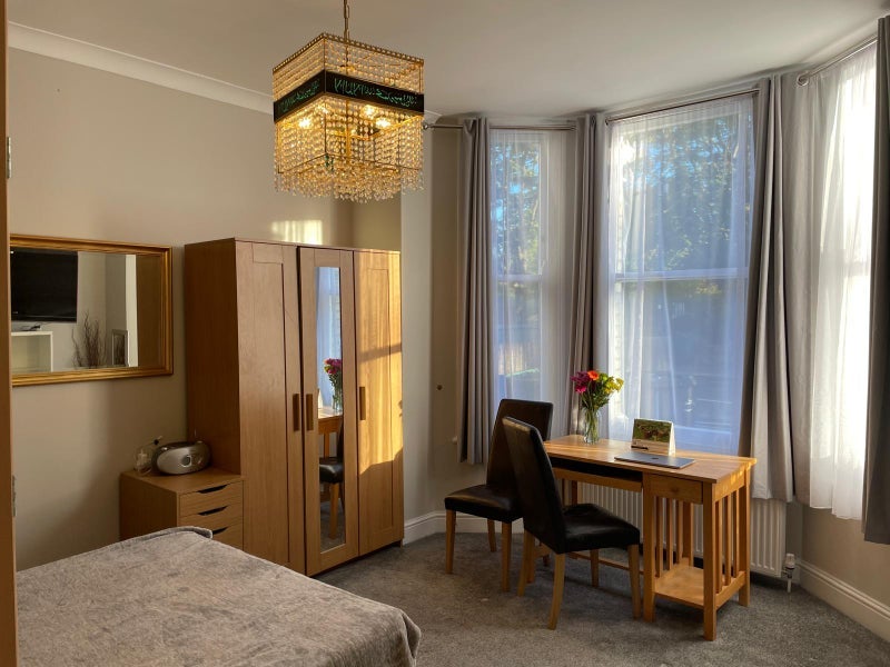 Room Fentiman Road in Greater London