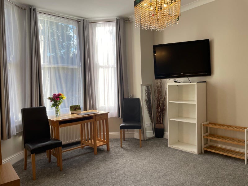 Room Fentiman Road in Greater London