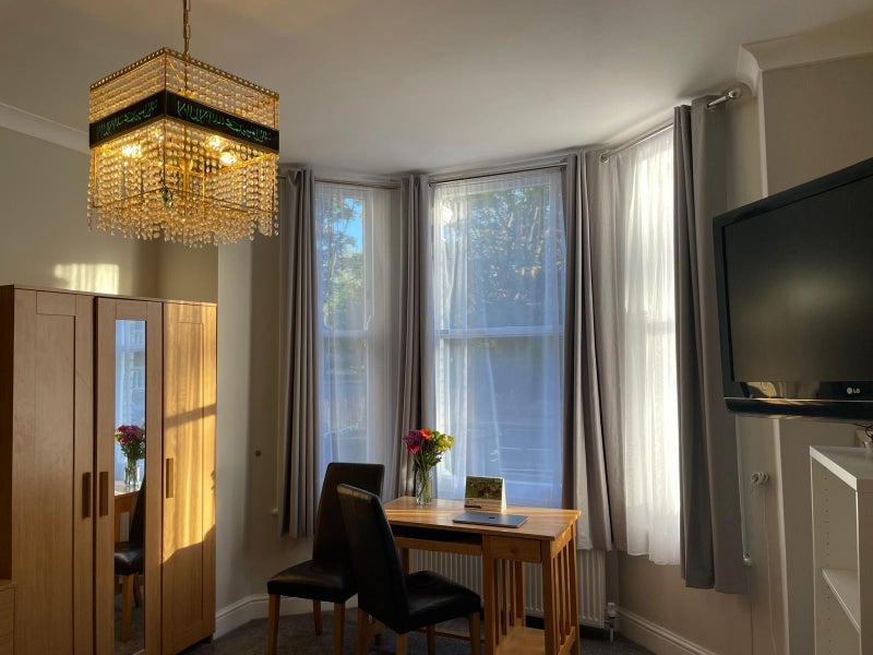 Room Fentiman Road in Greater London