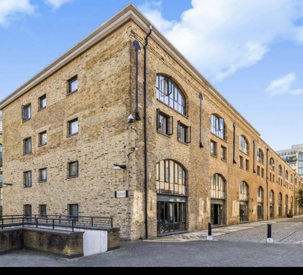 Flat Burrells Wharf Square in Greater London