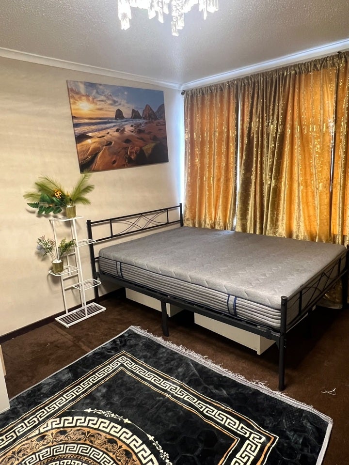 Room Radnor Close in Greater London