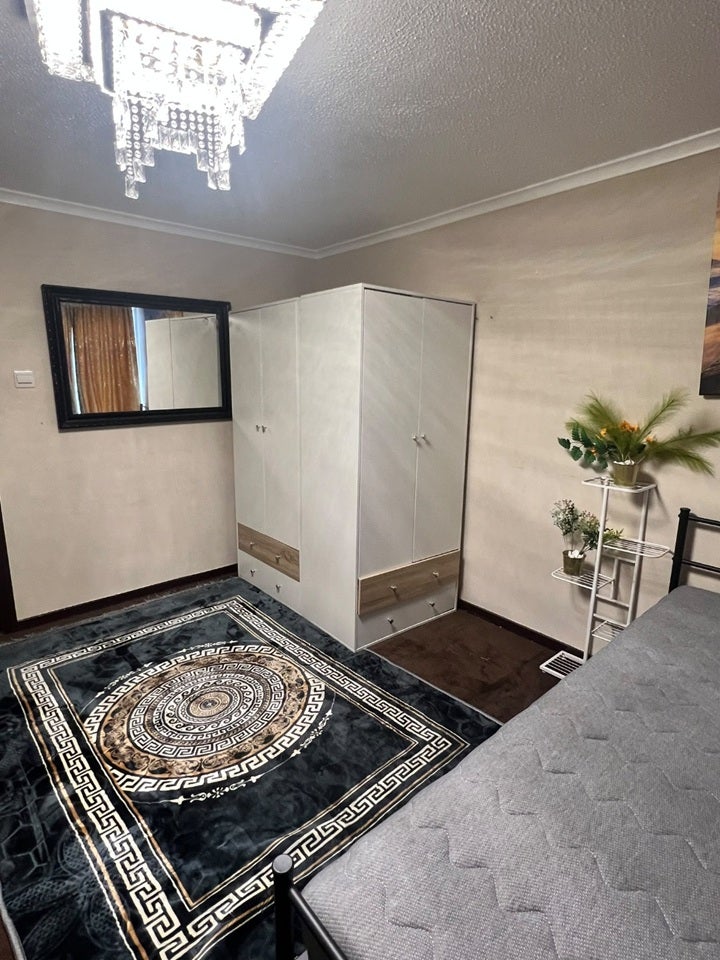 Room Radnor Close in Greater London