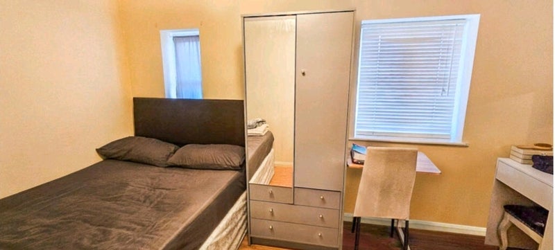 Room Golden Plover Close in Greater London