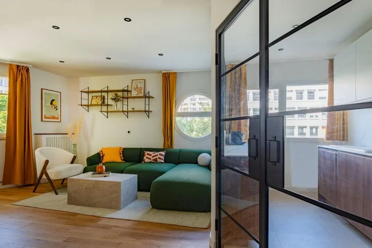 Flat Allée Le Titien in Courbevoie
