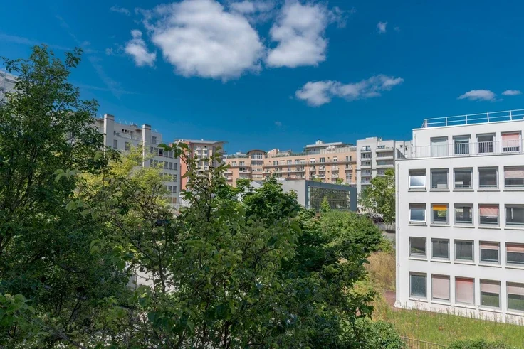 Flat Allée Le Titien in Courbevoie