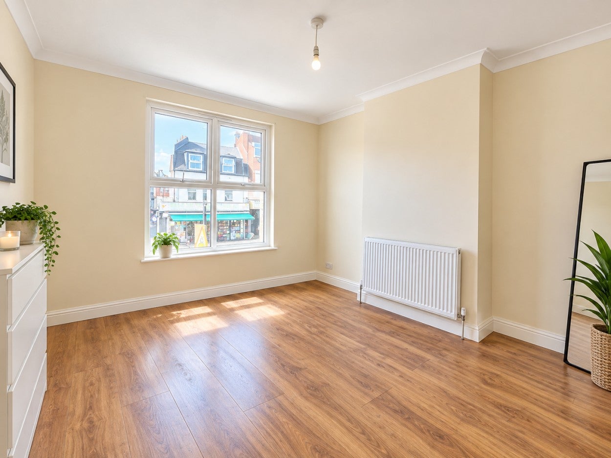Flat Beulah Road in Greater London