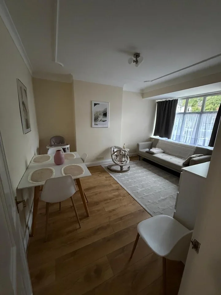 House Morley Crescent West in Greater London