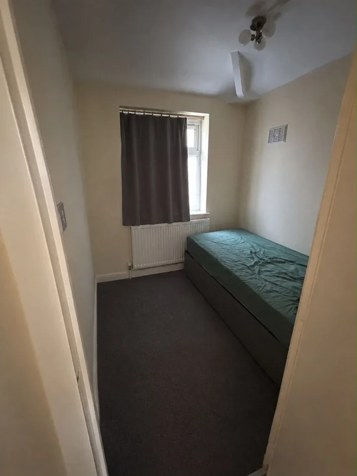 House Morley Crescent West in Greater London