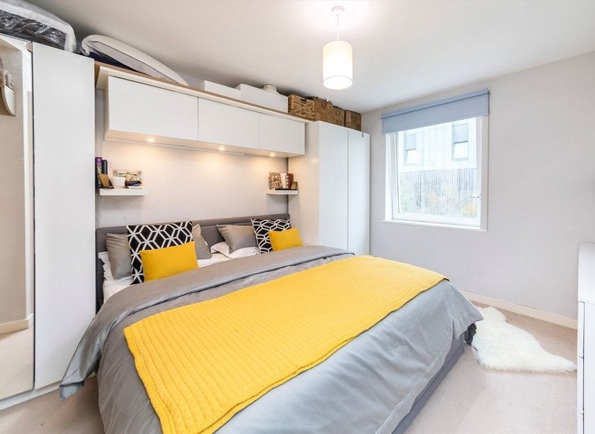 Flat Clarence Avenue in Greater London