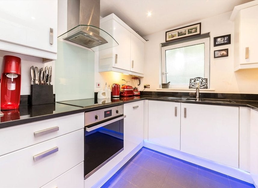 Flat Clarence Avenue in Greater London