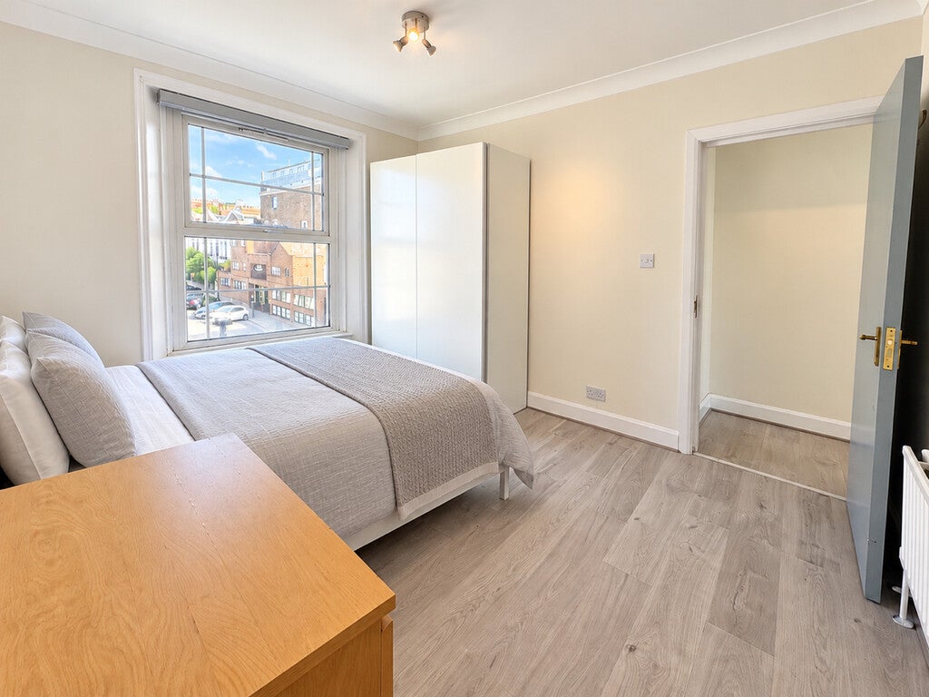 Flat Leighton Road in Greater London