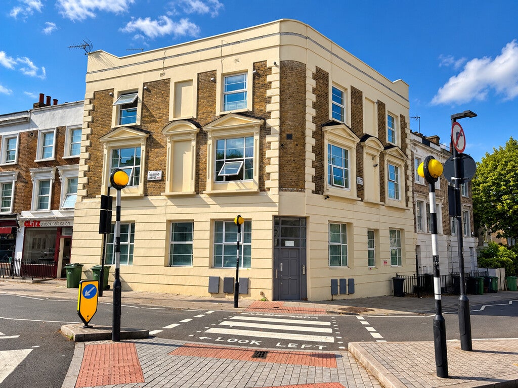 Flat Leighton Road in Greater London