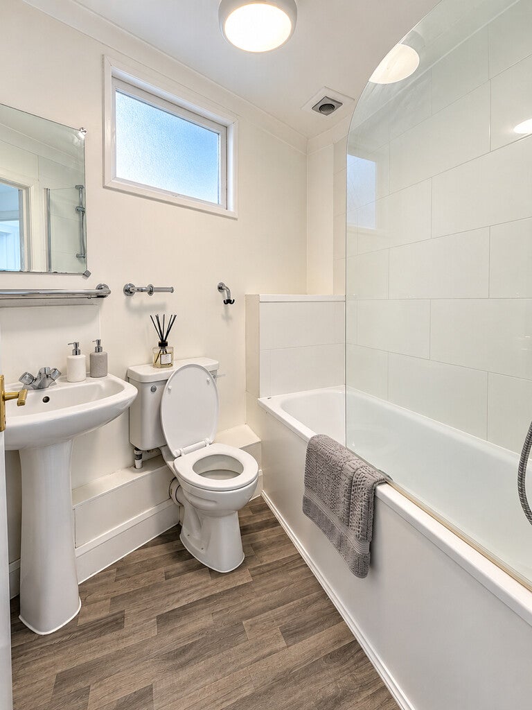 Flat Leighton Road in Greater London
