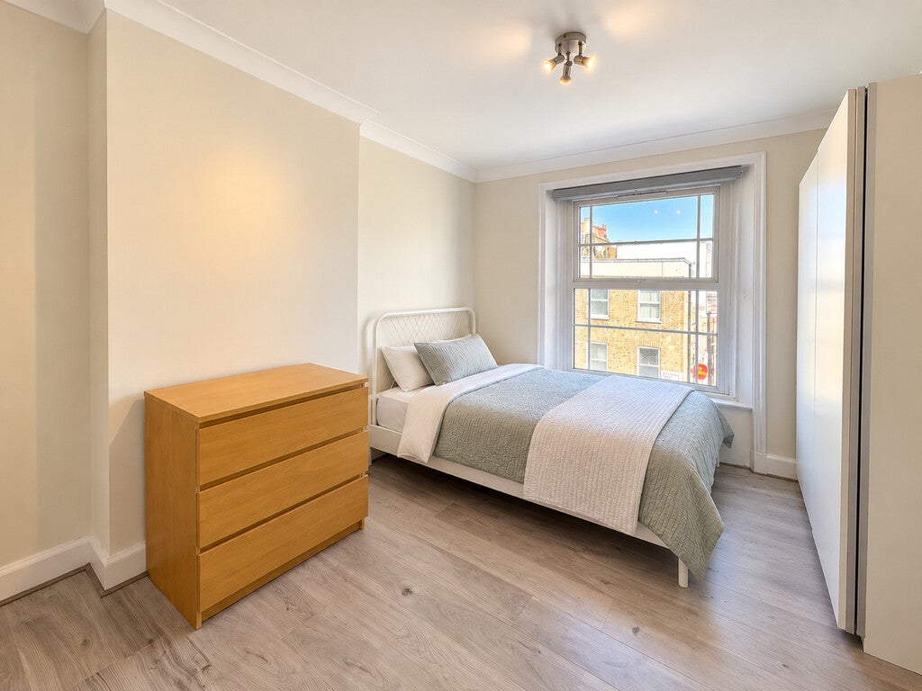 Flat Leighton Road in Greater London