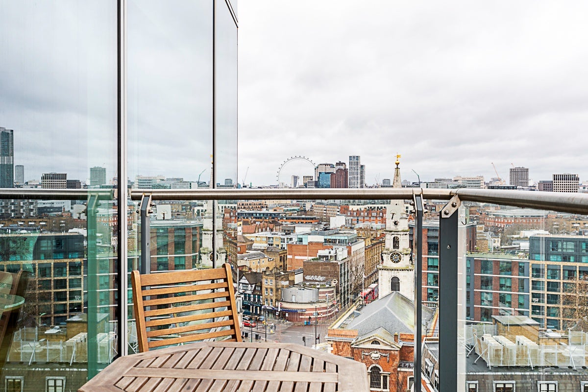 Flat Tabard Street in Greater London