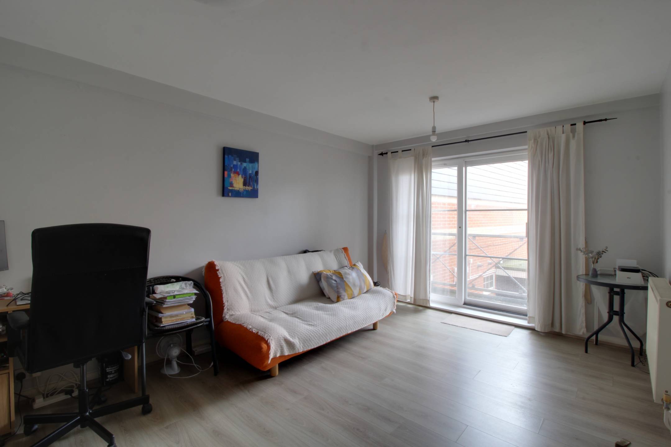 Flat Mint Walk in Greater London