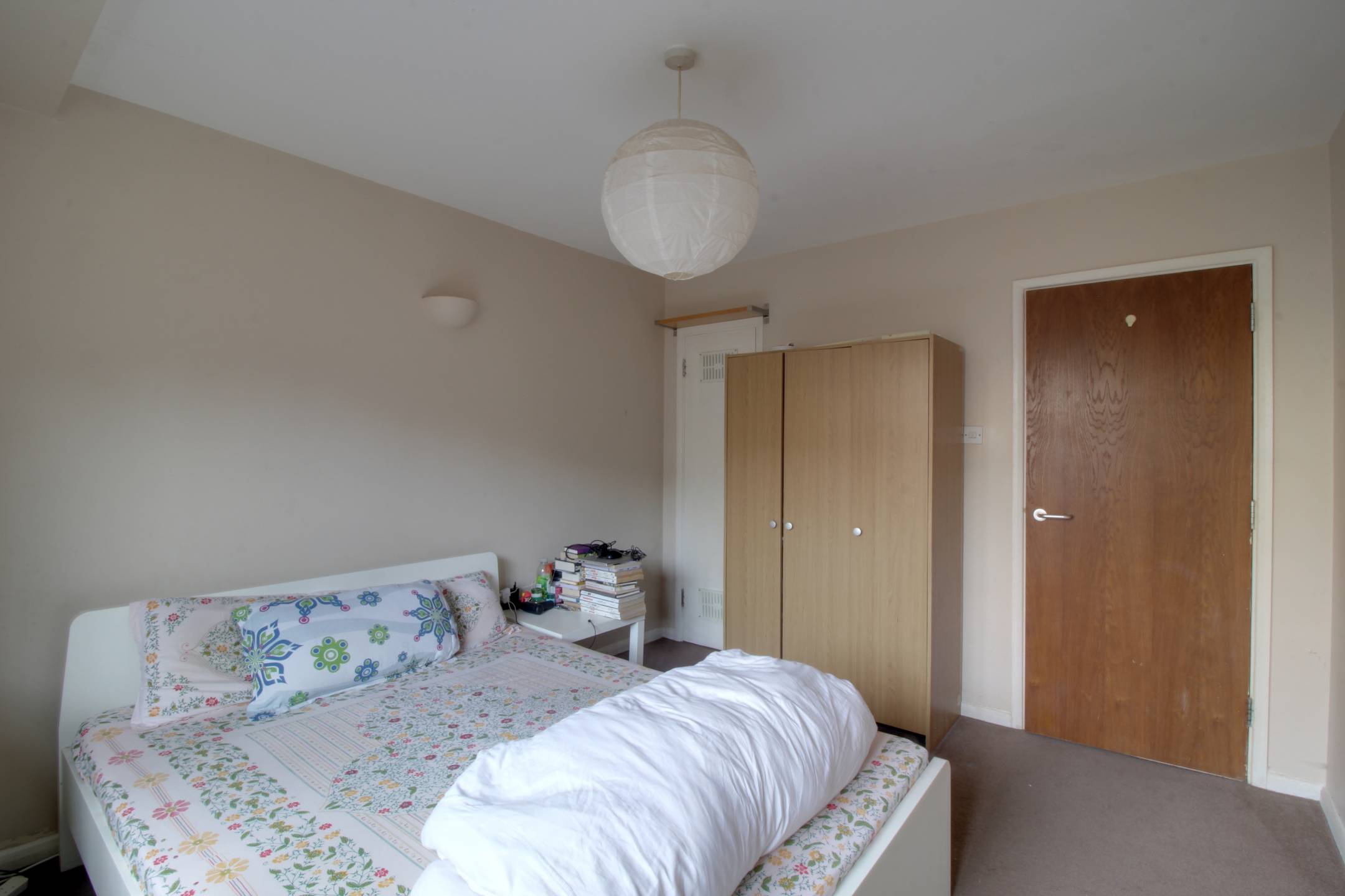 Flat Mint Walk in Greater London