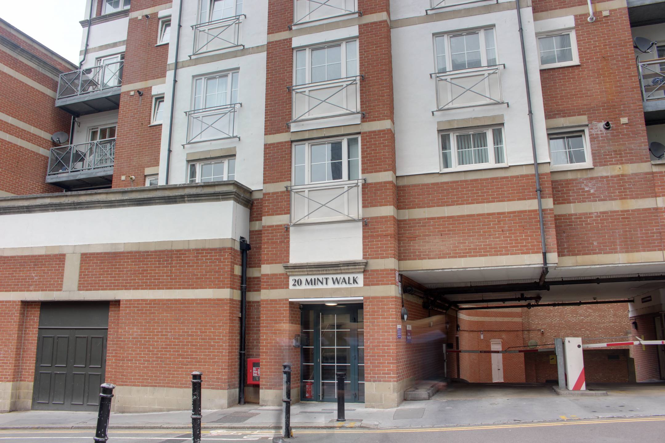 Flat Mint Walk in Greater London