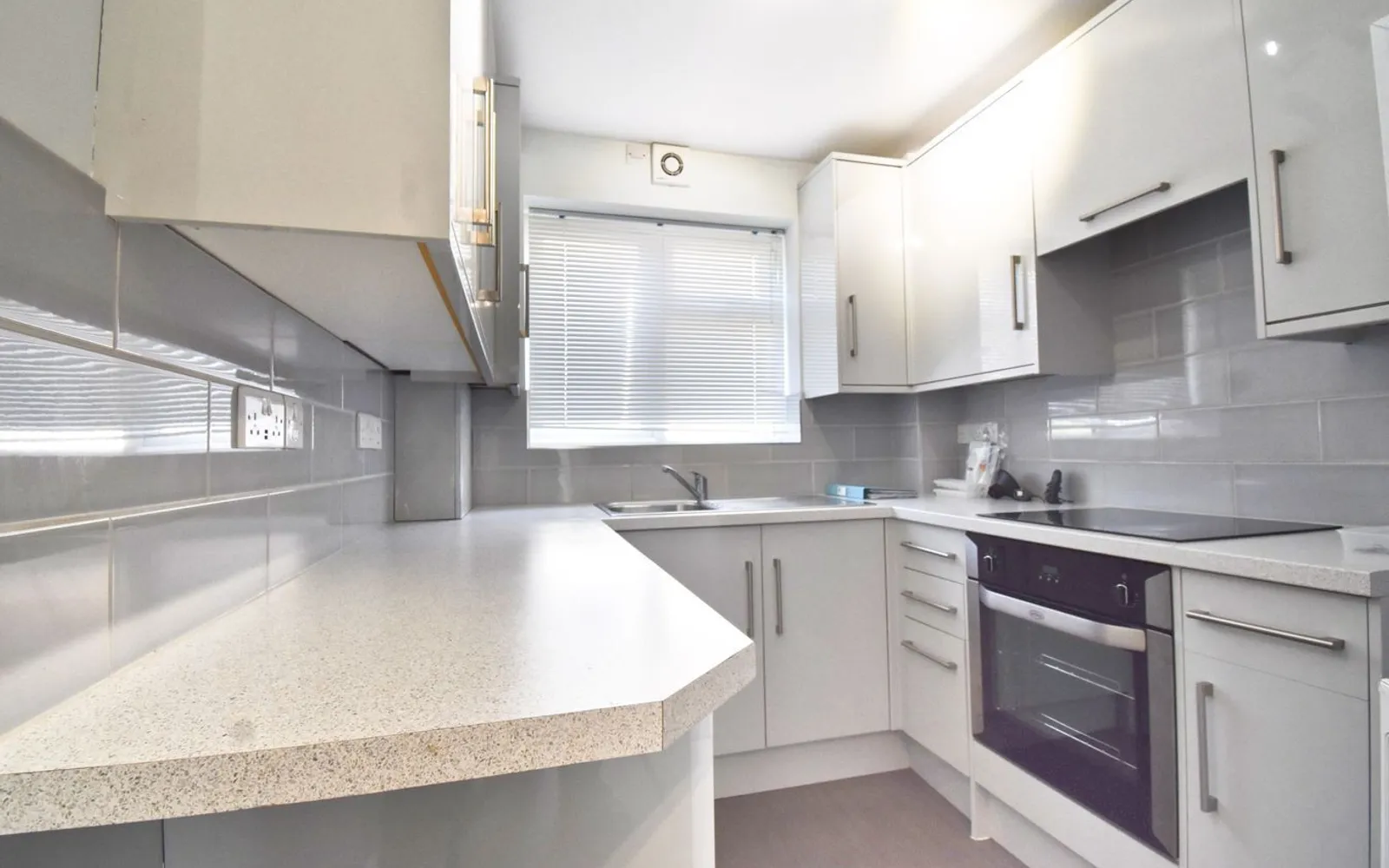 Flat Hersham Road in Walton-on-Thames