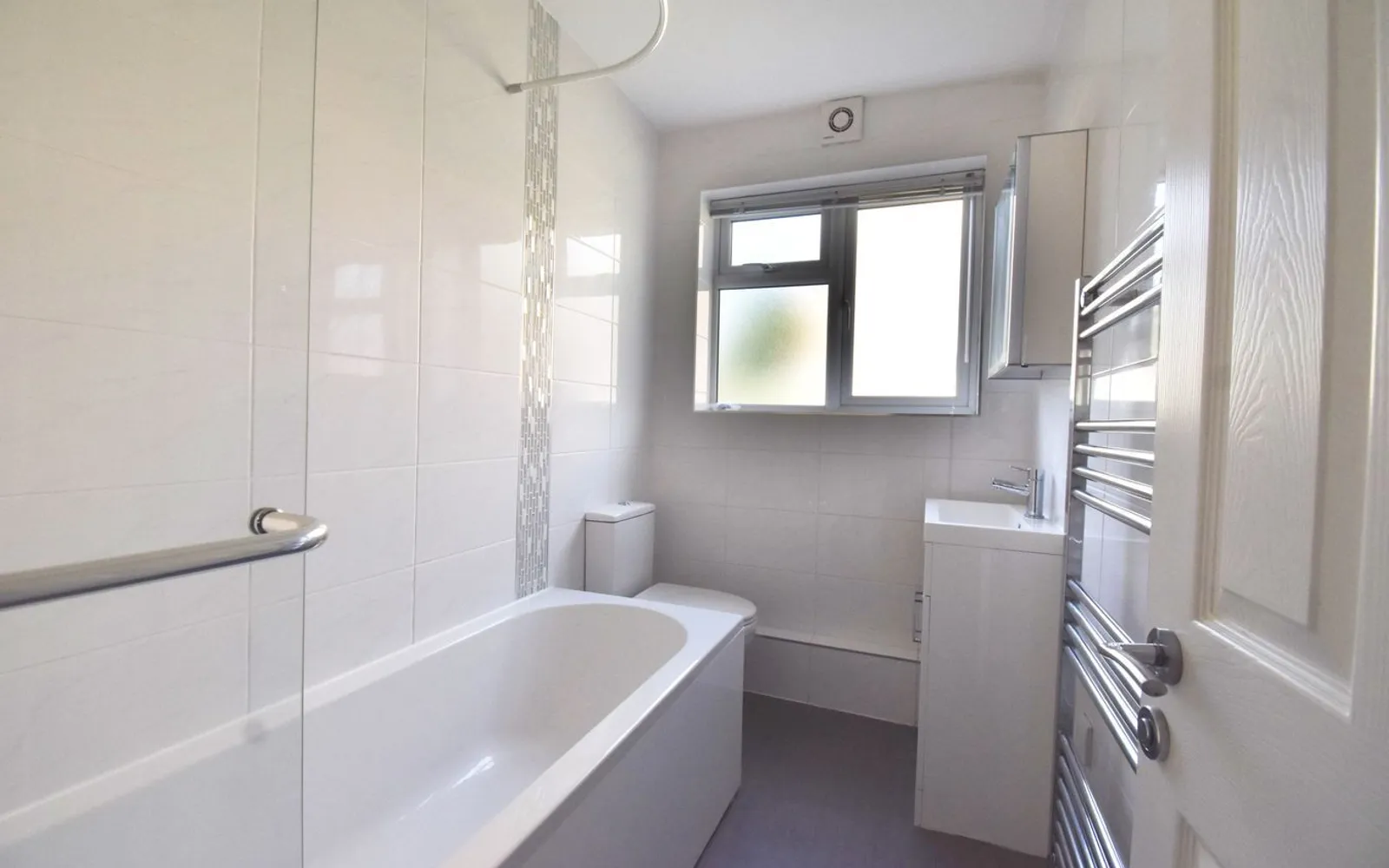 Flat Hersham Road in Walton-on-Thames
