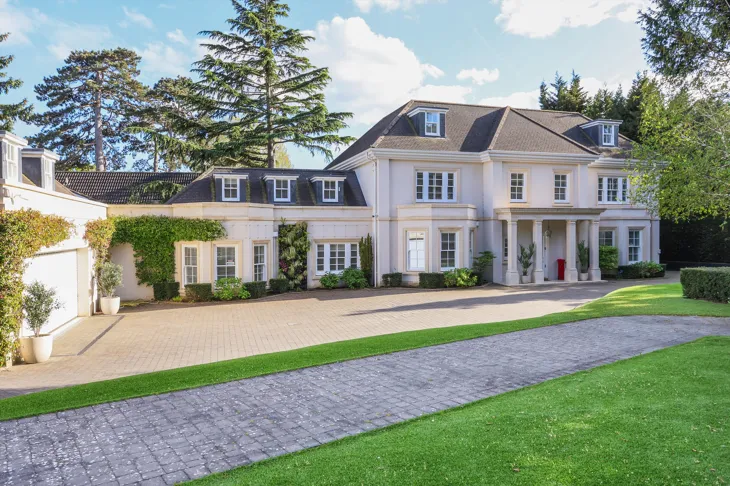 House Coombe Bank in Greater London