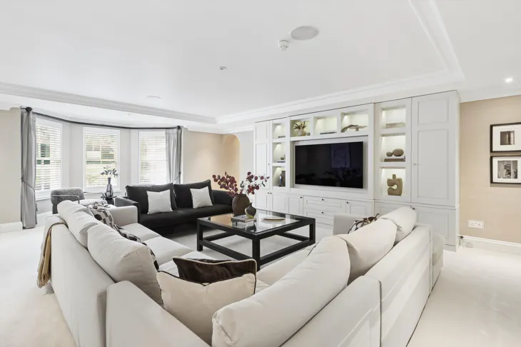 House Coombe Bank in Greater London