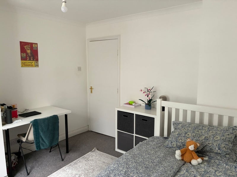 Room Leighton Road in Greater London