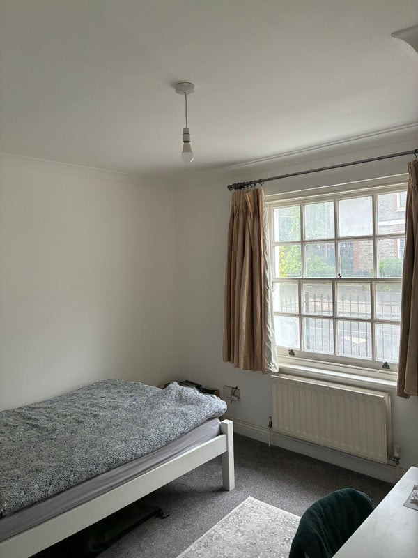 Room Leighton Road in Greater London