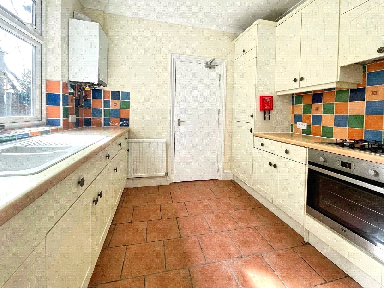 Flat Queen's Road in Borough of Runnymede